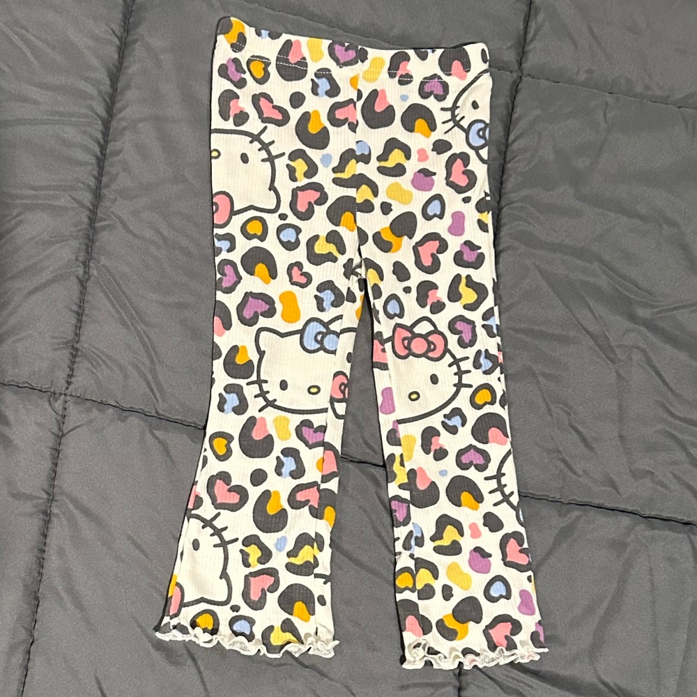 Hello Kitty Outfit - Picture 6 of 9